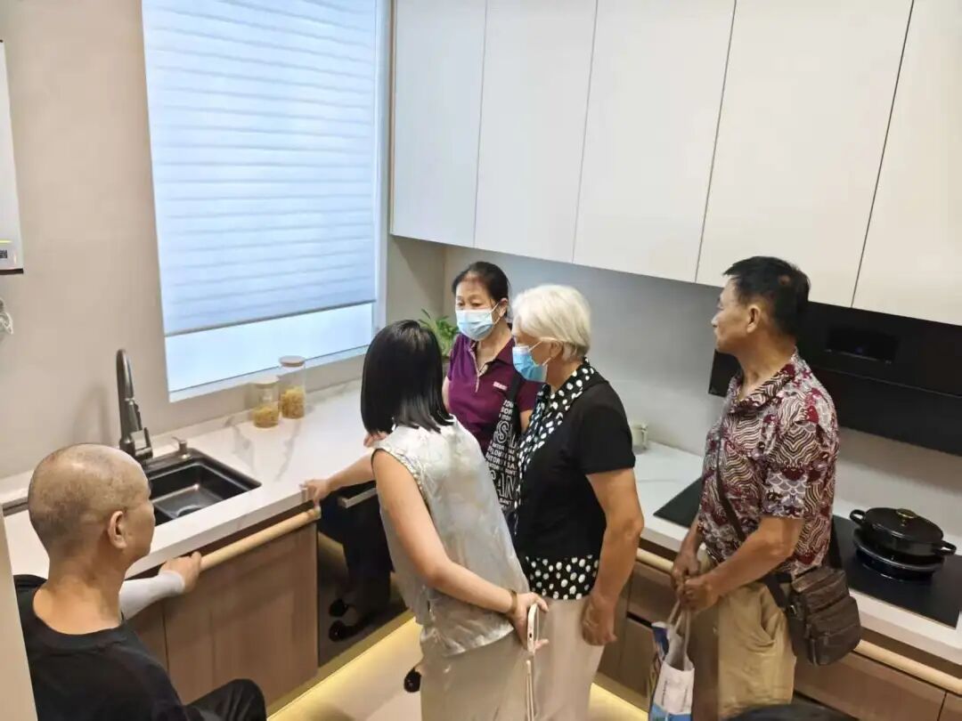业主了解体验适老空间。